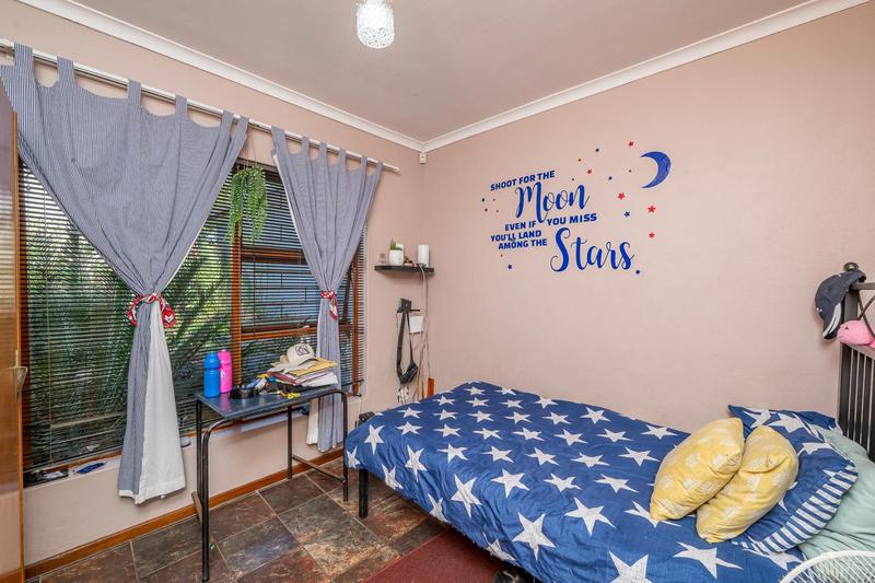 5 Bedroom Property for Sale in Morgenster Heights Western Cape